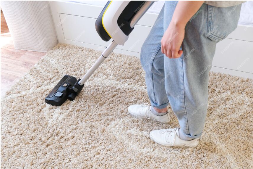 A Comprehensive Guide to Ride-On Floor Scrubbers: Why Second-Hand Machines Are Worth Considering